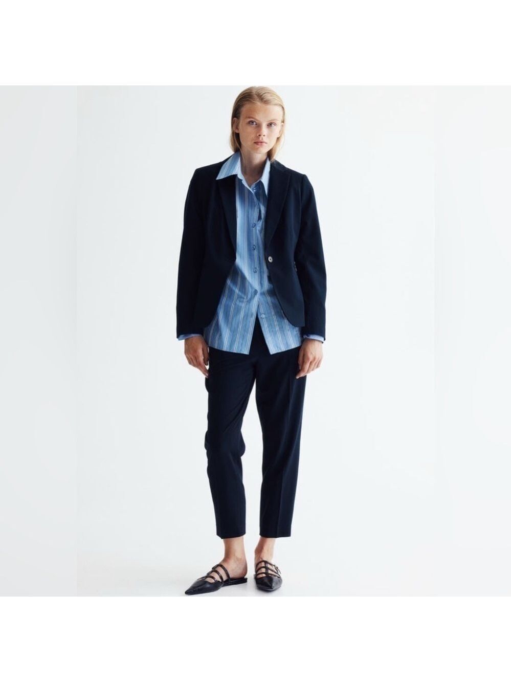 NWT H&M Dark Blue Fitted Blazer. Size M